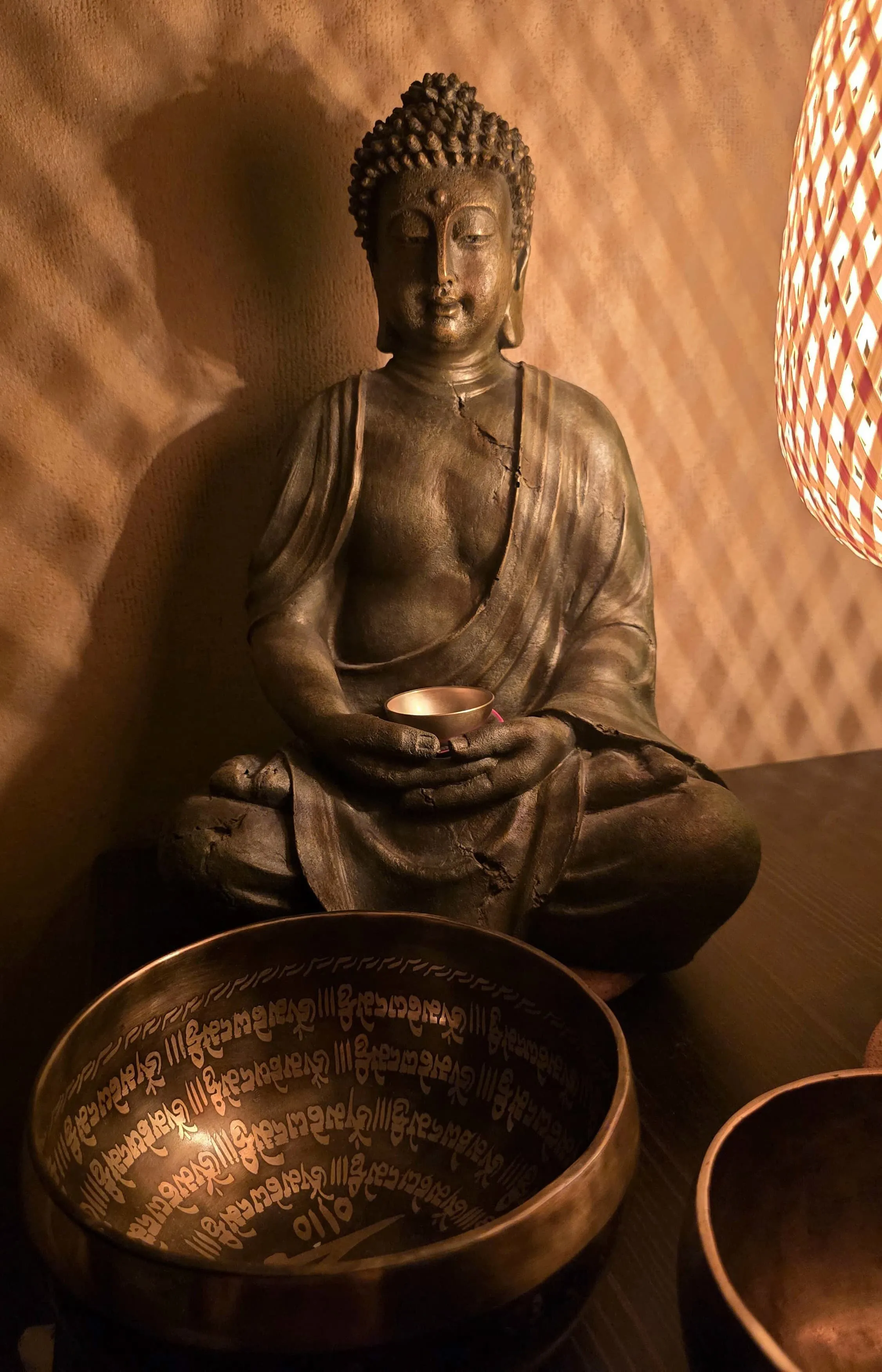 Klangschalen bei der Klangschalenmassage